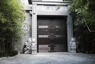 如何延長沈陽銅門的使用壽命？