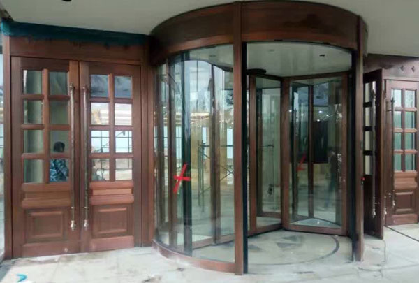 沈陽旋轉銅門：設計美學與實用性的完美結合